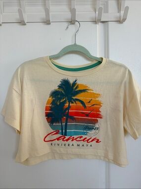 Pier 27 Cancun Riviera Maya Cream Graphic Crop Tee